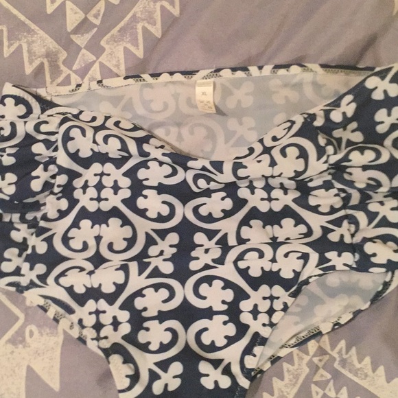 Bathing suit - Picture 4 of 4